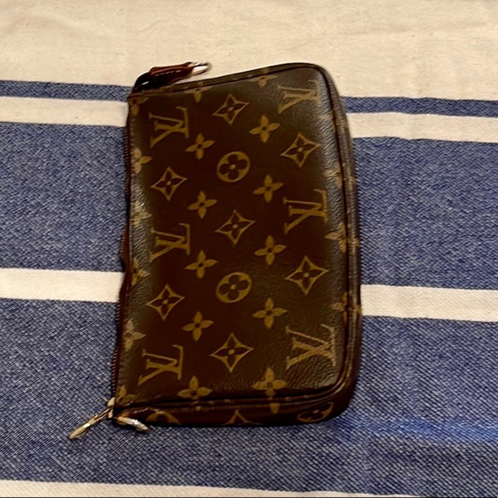 Louis Vuitton Awesome Vintage Pouchette! 🤩